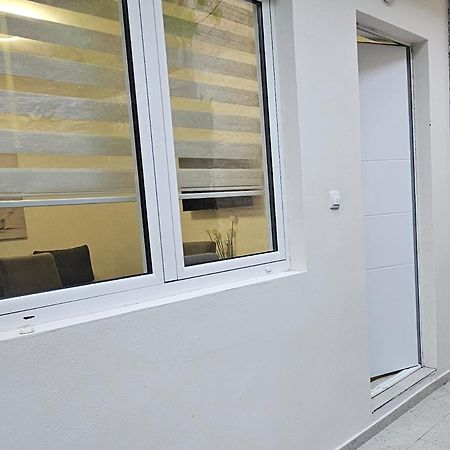 Dika Apartment Bar Exterior photo